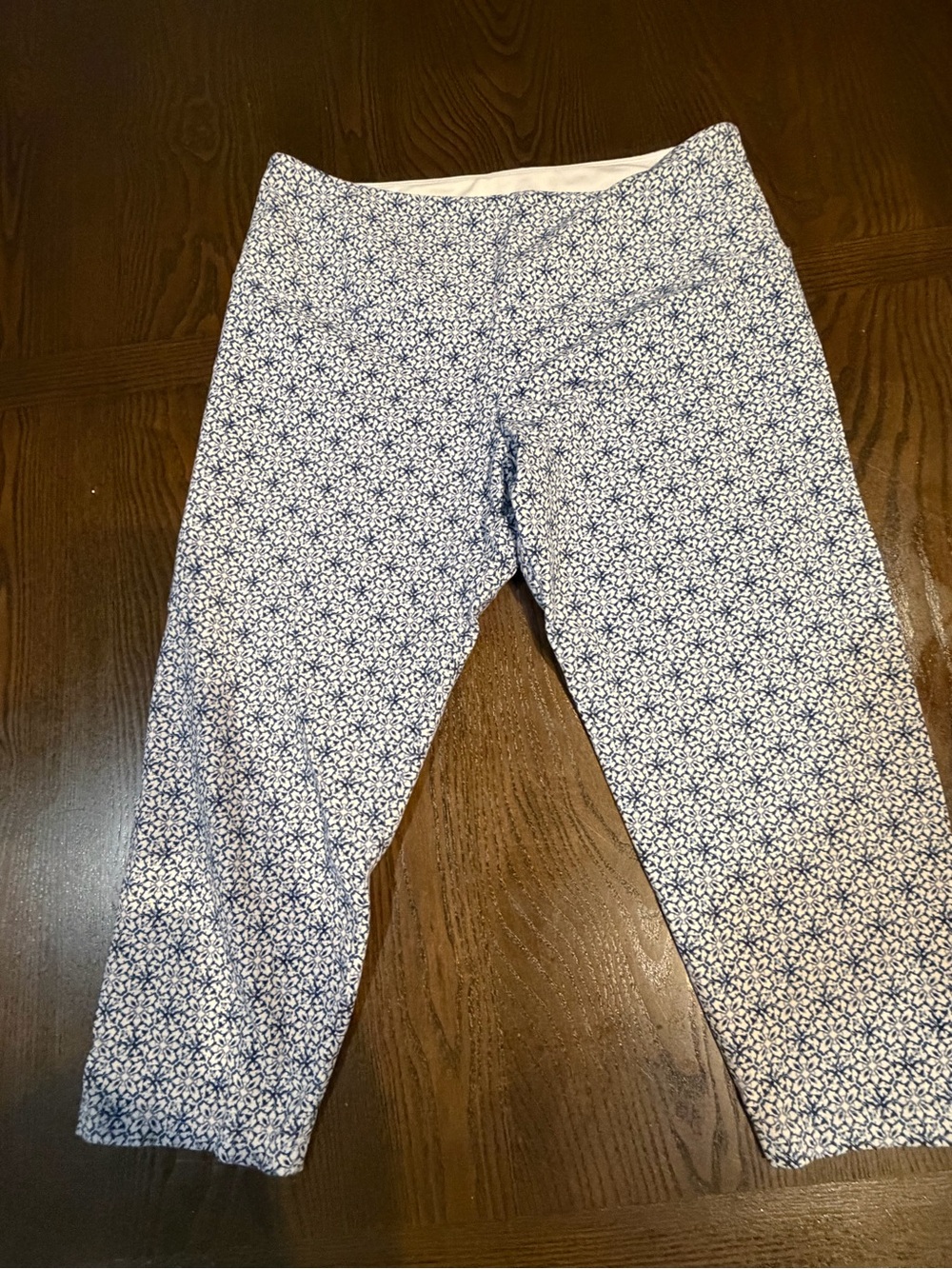 Women’s Blue Floral Print Pull-On Track Joggers capri